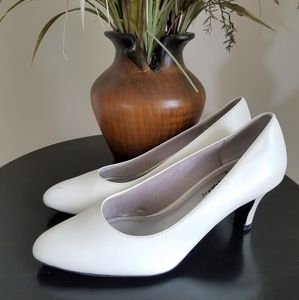 Life Stride- Sable Pump 8N